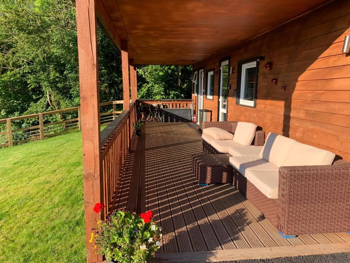 Kabin In The Woods Llandybie Exterior foto