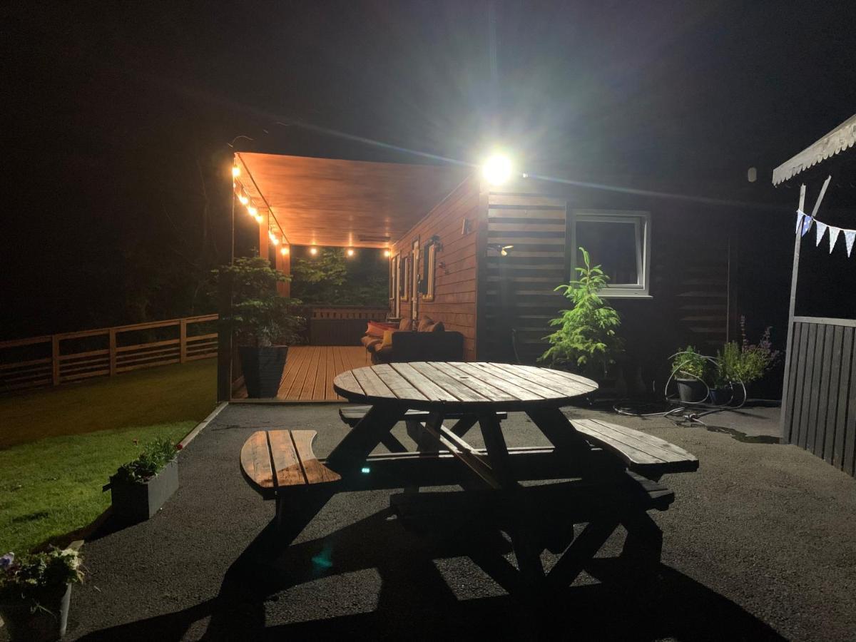 Kabin In The Woods Llandybie Exterior foto